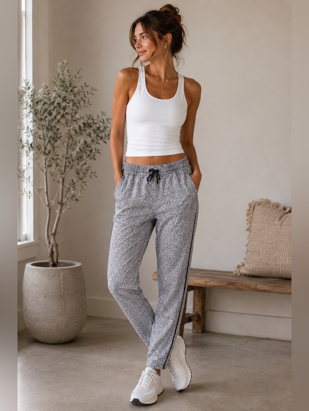 Lululemon Athletica White and Grey Jet Track Pants Size 4 Activewear Athleisure